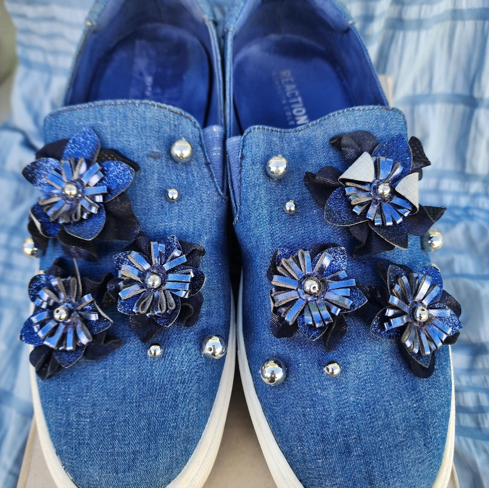 PLATFORM SNEAKERS SIZE 9 JEAN MATERIAL FLOWER DESIGN BY REACTION KENNETH COLE